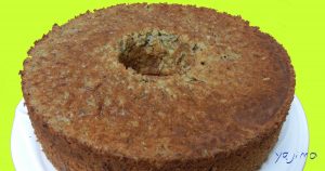 自家製バナナシフォンケーキです。直径２１センチのケーキ型で焼きました。ホールのケーキを好きなだけカットできるって、なんか幸せです。これからのライフデザインを提案するブログ「みらいメモ：暮らしと仕事を200字で」の記事「家にケーキを作れる人がいるって…。楽しみの選択肢が一つ増えたって事。」のOGP画像です。企画制作・矢嶋剛（綴り手　矢嶋ストーリーtokyo）。